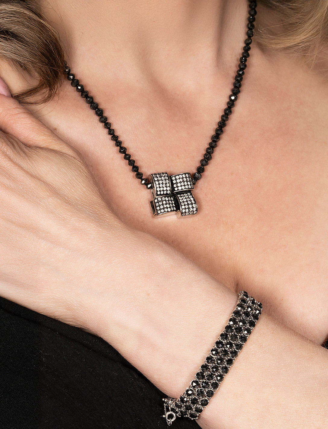 Noiré Necklace